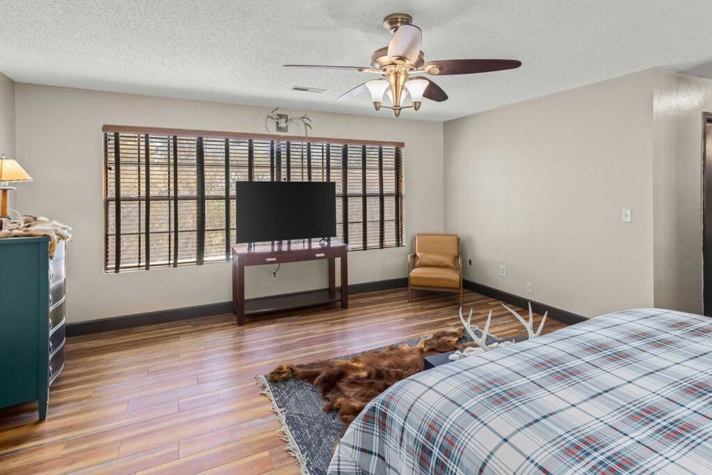 Stonegate Lodge Bear'S Den Kitchen, Pool, Firepit, Wifi ,Smart Tvs ユリーカ・スプリングス エクステリア 写真