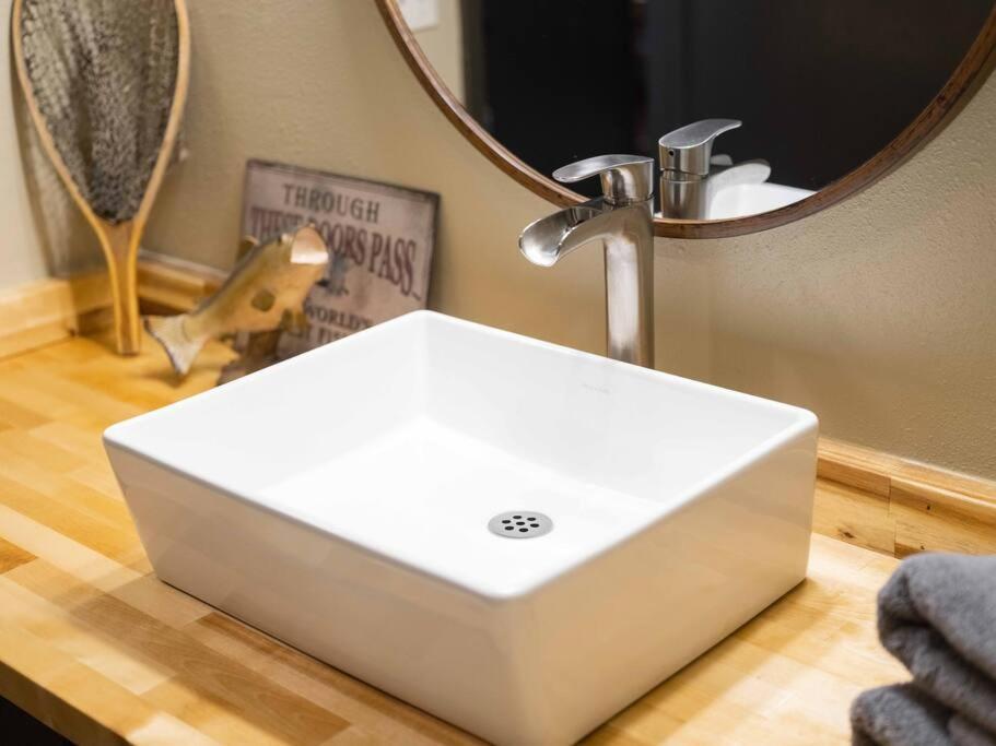 Stonegate Lodge Bear'S Den Kitchen, Pool, Firepit, Wifi ,Smart Tvs ユリーカ・スプリングス エクステリア 写真
