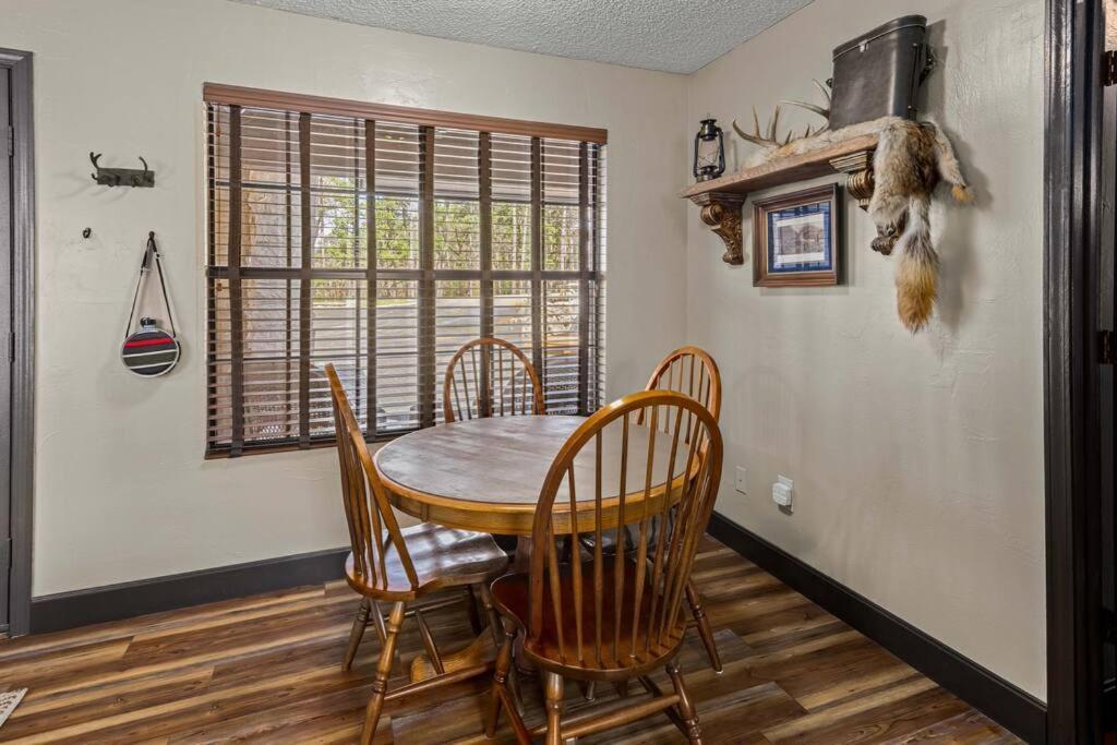 Stonegate Lodge Bear'S Den Kitchen, Pool, Firepit, Wifi ,Smart Tvs ユリーカ・スプリングス エクステリア 写真