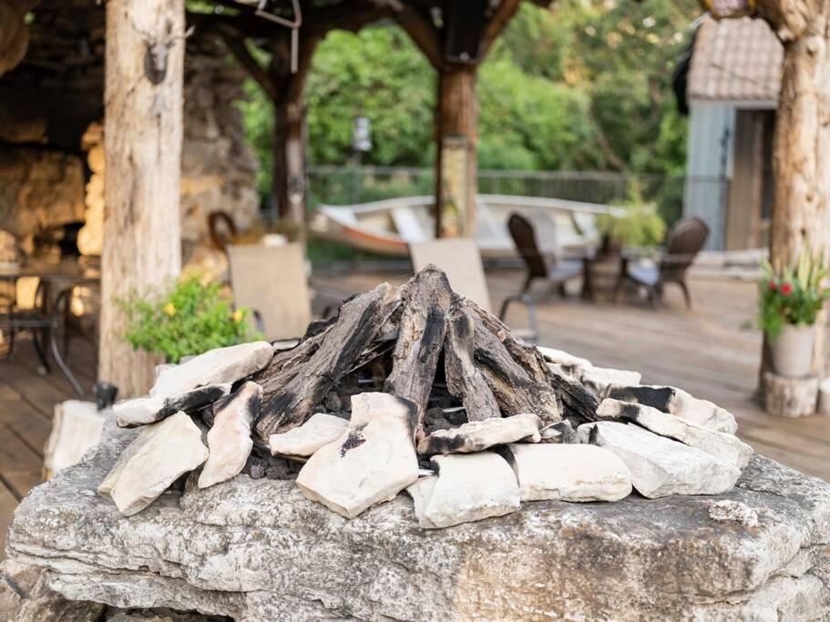 Stonegate Lodge Bear'S Den Kitchen, Pool, Firepit, Wifi ,Smart Tvs ユリーカ・スプリングス エクステリア 写真
